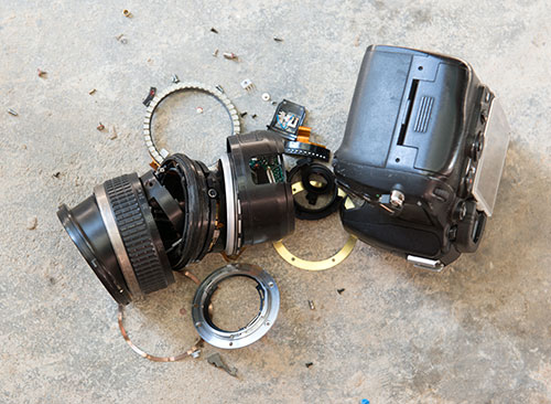 camera-lens-dropped-and-shattered