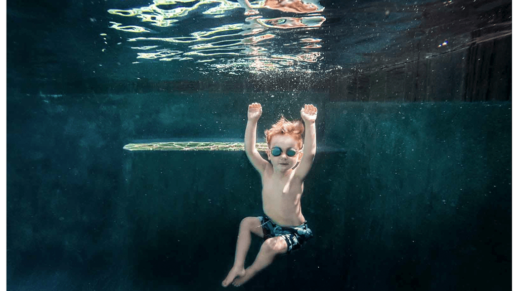 عکاسی-زیر-آب-از-کودکان