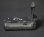 باتری گریپ Canon BG-E11 دست دوم - تصویر 3