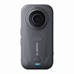 نمای پشت دوربین Insta360 X6 با درگاه شارژ و نشانگر