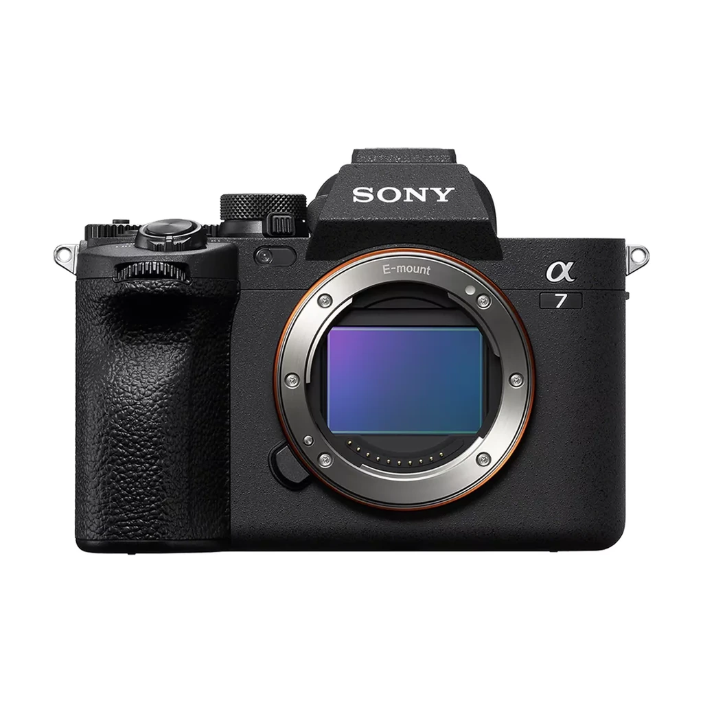 دوربین سونی Sony A7 IV Body (بدنه) 1 نمای جلوی بدنه دوربین بدون آینه سونی A7 IV با حسگر تمامفریم نمایان و دهانه لنز E