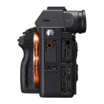 دوربین بدون آینه فول فریم سونی Alpha a7 III بدنه — درگاه‌ها و اتصالات