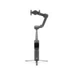 گیمبال موبایل DJI Osmo Mobile 8P نسخه استاندارد روی سه‌پایه داخلی با مونوپاد باز — نمای اصلی