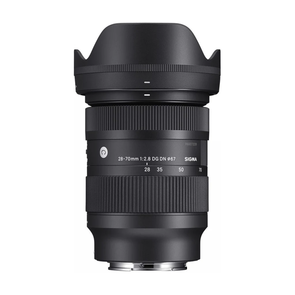 sigma-28-70mm-f2-8-dg-dn-sony-01-hero لنز سیگما 28-70mm F2.8 DG DN مانت سونی E با هود گلبرگی نصبشده