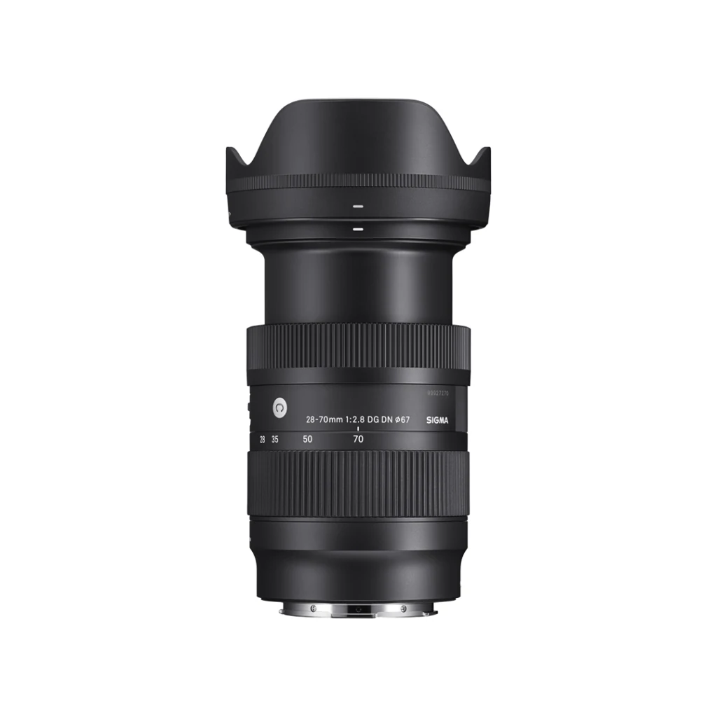 لنز سیگما Sigma 28-70mm F2.8 DG DN Contemporary مانت Sony E 2 لنز سیگما 28-70mm F2.8 DG DN در حالت زوم ۷۰ میلیمتری