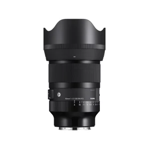 لنز سیگما 50mm F1.2 DG DN Art مانت سونی E با هود پاپتی نصب‌شده