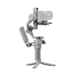 نمای جانبی گیمبال DJI RS 4 Mini Combo همراه دوربین نمونه