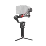 نمای زاویهدار گیمبال DJI RS 4 Pro همراه دوربین نمونه