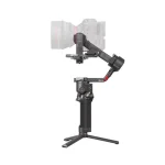 نمای جانبی گیمبال DJI RS 4 Pro با بازوهای فیبر کربنی