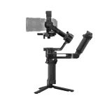 نمای جانبی گیمبال DJI RS 5 Combo با دسته الکترونیکی کیف‌دستی