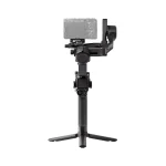 نمای جلوی گیمبال DJI RS 5 با صفحه کوئیک ریلیز و دوربین نمایشی
