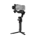 نمای جانبی گیمبال DJI RS 5 با سهپایه سریعبازشو و دوربین نمایشی