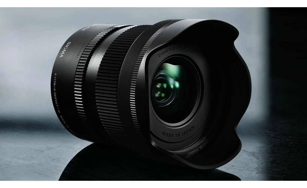 لنز سیگما Sigma 15mm F1.4 DC مانت Sony E 2 نمای نزدیک حلقه دیافراگم و حلقه فوکوس لنز سیگما 15mm F1.4 DC