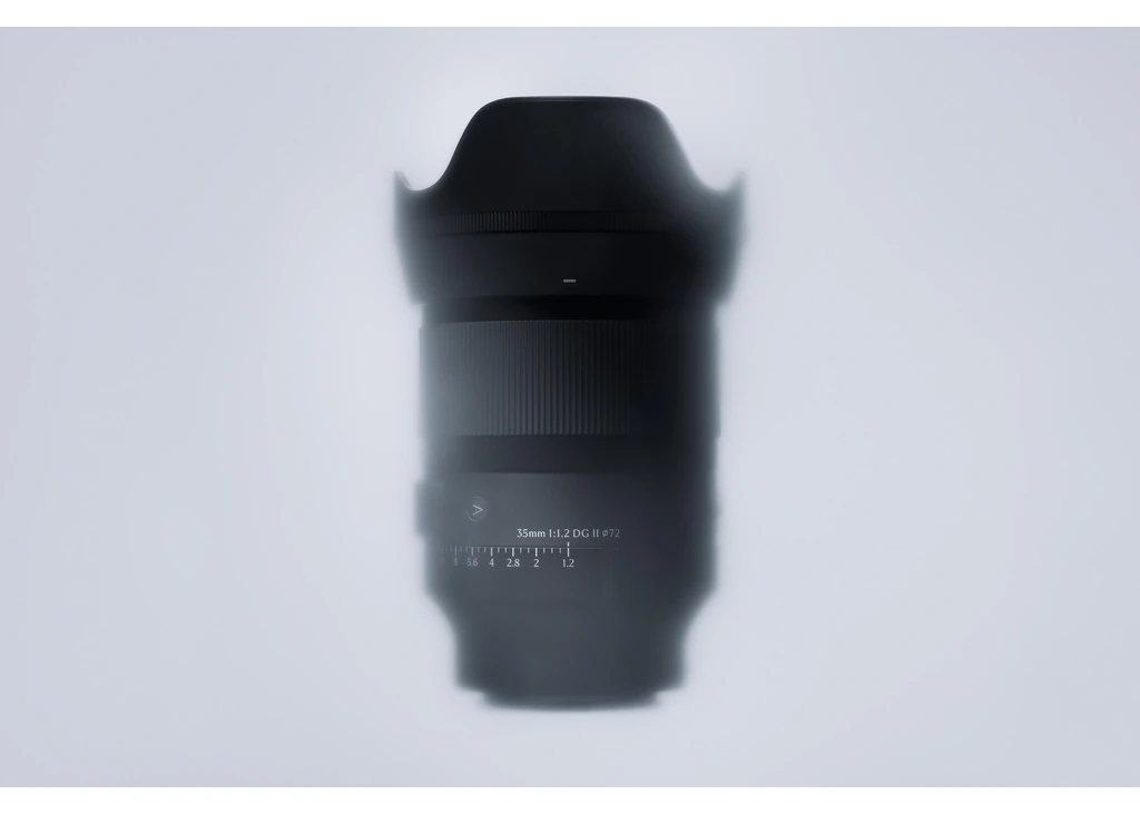 لنز سیگما Sigma 35mm F1.2 DG II مانت Sony E 2 حلقه دیافراگم مدرج از 1.2 تا 16 روی بدنه لنز سیگما 35mm F1.2 DG II